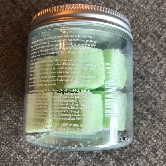 HARPER + ARI Exfoliating Sugar Cubes - Picture 3 of 4